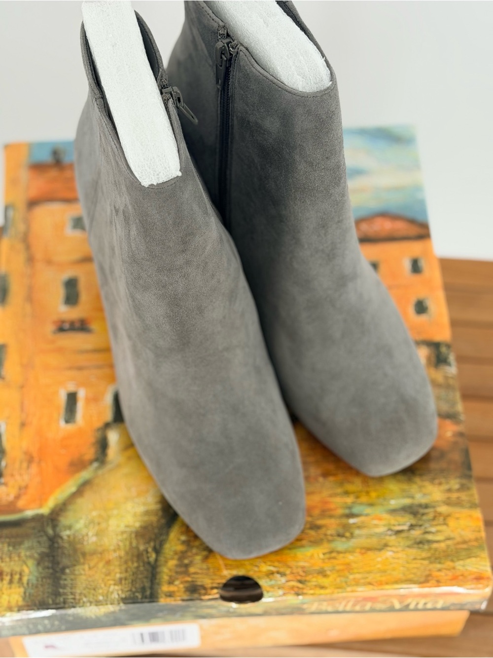 New BELLA CITA WILMA Women's Gray Suede Ankle Boots RETUAL $149 size 9.5 WW